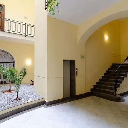 Santa Chiara 9 Apartment