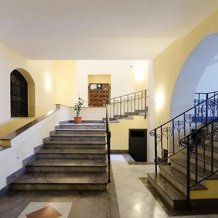 Santa Chiara 9 *